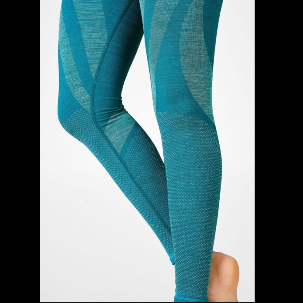 Fabletics High-Waisted Seamless Dot Leggings - Picture 5 of 6